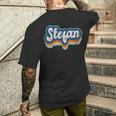 Stefan ファーストネーム 男の子 ヴィンテージスタイル 70年代 80年代 パーソナライズ メンズTシャツ バックプリント 彼への贈り物