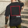 Think Outside The Box 哲学者、本好き、オタクのためのデザイン メンズTシャツ バックプリント 彼への贈り物