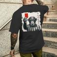 「シンパンジー」審判 シンパン チンパンジー レッドカード 猿 サル スポーツ サッカー 日本語 カタカナ かっこいい メンズTシャツ バックプリント 彼への贈り物