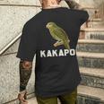 かわいいカカポの鳥が木に座っている メンズTシャツ バックプリント 彼への贈り物