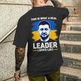 これが本当のリーダーがzelenskyをサポートしているように見えるものです。 メンズTシャツ バックプリント 彼への贈り物