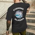 アラスカの魚アラスカの野生の鮭のお土産釣りアラスカ メンズTシャツ バックプリント 彼への贈り物