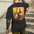 エレキギター好きのための酒とビールのロックギター メンズTシャツ バックプリント 彼への贈り物
