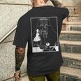 オーブリー・ビアズリーによるマリオネット3世のバレエ1894 メンズTシャツ バックプリント 彼への贈り物