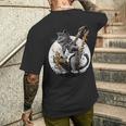 ギターを持った猫 ロックミュージックキャット ヘヴィメタルキャット メンズTシャツ バックプリント 彼への贈り物