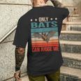 コウモリは私を判断できる 吸血コウモリ コウモリ メンズTシャツ バックプリント 彼への贈り物
