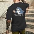 サメパンチ パンチを繰り出すサメ さめ 鮫 おもしろ メンズTシャツ バックプリント 彼への贈り物