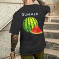 スイカ・夏【 サマータイム 】リゾート・夏 大好き／面白 イラスト メンズTシャツ バックプリント 彼への贈り物