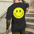 スマイル フェイス 笑顔（ベーシック）【スマイリー】ニコニコ 絵文字 黄色 ポップ かわいい イラスト メンズTシャツ バックプリント 彼への贈り物