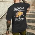 タコキャットは後ろ向きに綴られたタコキャット 愛猫とタコス メンズTシャツ バックプリント 彼への贈り物
