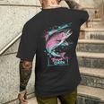 ニジマスのフライフィッシング・グラフィック トラウト・クイーン メンズTシャツ バックプリント 彼への贈り物