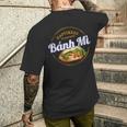 バインミー 屋台の食べ物 バゲット ヴィンテージ ベトナム レトロ お土産 メンズTシャツ バックプリント 彼への贈り物