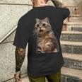 ビックリ猫 驚く猫 猫ミーム びっくり おどろく かわいい 面白い 人気 猫 イラスト メンズTシャツ バックプリント 彼への贈り物