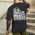 ピアノ 鍵盤 楽器 クラシック メンズTシャツ バックプリント 彼への贈り物