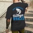 ベルーガクジラに簡単に気を取られる面白いシロイルカ動物。 メンズTシャツ バックプリント 彼への贈り物