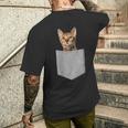 ポケットに入った面白いベンガルキャット かわいい子猫 恋人 ギフト メンズTシャツ バックプリント 彼への贈り物