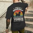 ヨークシャーテリア Always Be Yourself レトロ 70年代犬 メンズTシャツ バックプリント 彼への贈り物