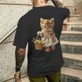 子猫、茶トラ、かわいい、おもしろい、癒し、花かご、ワンピース、可愛い、花束 メンズTシャツ バックプリント 彼への贈り物