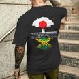 日本育ちのジャマイカ人のルーツ 日本ジャマイカ家系図 メンズTシャツ バックプリント 彼への贈り物