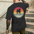 柴犬 シルエット レトロ ヴィンテージ 犬 オーナー レディース メンズ メンズTシャツ バックプリント 彼への贈り物