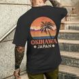 沖縄 Japan ヤシの木 夏休み 日本観光 メンズTシャツ バックプリント 彼への贈り物