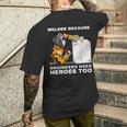 溶接工エンジニアにはヒーローが必要だから 面白すぎる溶接 メンズTシャツ バックプリント 彼への贈り物