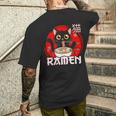 猫 食べる ラーメン 麺 日本 かわいい アニメ 猫 ラーメン 猫 メンズTシャツ バックプリント 彼への贈り物