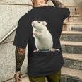白いネズミが好きな人のための面白い見た目の白いネズミ メンズTシャツ バックプリント 彼への贈り物