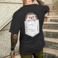 胸ポケットに入ったハリネズミ 衣類 ハリネズミ ギフト メンズTシャツ バックプリント 彼への贈り物