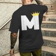 英文字 M 大文字 アルファベット モノグラム イニシャル キング クイーン クラウン メンズTシャツ バックプリント 彼への贈り物