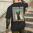 面白い 80歳 ギフト ヴィンテージ 1945 猫好き 80歳の誕生日 メンズTシャツ バックプリント 彼への贈り物