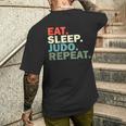 面白い柔道家が寝る柔道を食べる メンズTシャツ バックプリント 彼への贈り物
