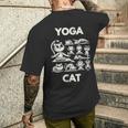 魅力的な禅猫のポーズ 気まぐれな猫ヨガ メンズTシャツ バックプリント 彼への贈り物