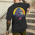 鮮やかなゴリラのイラスト、大胆な色。 メンズTシャツ バックプリント 彼への贈り物