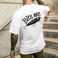 Bite Me 面白いフィッシャーマンフィッシングルアー メンズTシャツ バックプリント 彼への贈り物