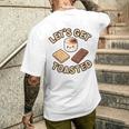 Kawaii'mores Let's Get Toast キュート 面白い キャンプ 駄洒落。 メンズTシャツ バックプリント 彼への贈り物