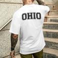Ohio バーシティスタイル テキスト フラッグ スポーツ アスレチック ジャージスタイル メンズTシャツ バックプリント 彼への贈り物