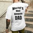 World's Most Adequate Dad はポップへの面白いギフトになります。 メンズTシャツ バックプリント 彼への贈り物