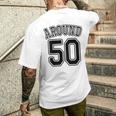 【バックプリント・背中側】Around 50 アラフィフ（五十歳 50才）ユニフォーム風 50代 誕生日プレゼント 面白 メンズTシャツ バックプリント 彼への贈り物