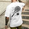 テニスラケット ボール シルエット 面白い スポーツ選手 コーチファン メンズTシャツ バックプリント 彼への贈り物