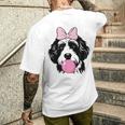 バブルガムを持つバーネドゥードル犬 メンズTシャツ バックプリント 彼への贈り物