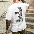 リスクを取るか、チャンスを失うか大胆なモチベーションウェア。 メンズTシャツ バックプリント 彼への贈り物