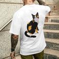 三毛猫ポートレート かわいい三毛猫 三毛猫好き メンズTシャツ バックプリント 彼への贈り物