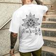 仏教 スピリチュアル オム マニ・パドメ ハム マントラと曼荼羅 メンズTシャツ バックプリント 彼への贈り物