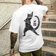 太極拳の練習をしている陽気な猫 陰陽 メンズTシャツ バックプリント 彼への贈り物