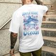 面白いジンベイザメ 動物 優しい海の巨人 メンズTシャツ バックプリント 彼への贈り物