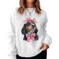 Coquette Bow Coonhound Dog Mom ピンクリボンガール レディーススウェットシャツ