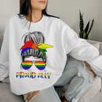 Messy Bun Proud Ally Pride Flag Love Lgbt レインボー サングラス レディーススウェットシャツ 彼女への贈り物