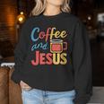 Coffee And Jesus Awesome Christian Caffeine Lover Church レディーススウェットシャツ 面白い贈り物