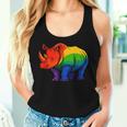 Lgbt 力強い虹色のサイ Rainbow Rhinoceros Graphic レディースタンクトップ 彼女への贈り物